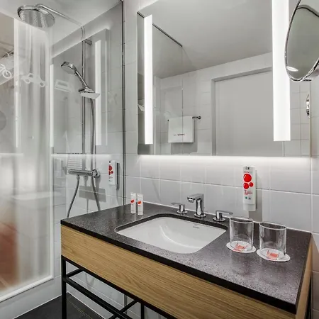 Отель Intercityhotel 4*